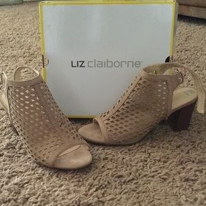 Liz Claiborne Tan heeled sandals size 7.5